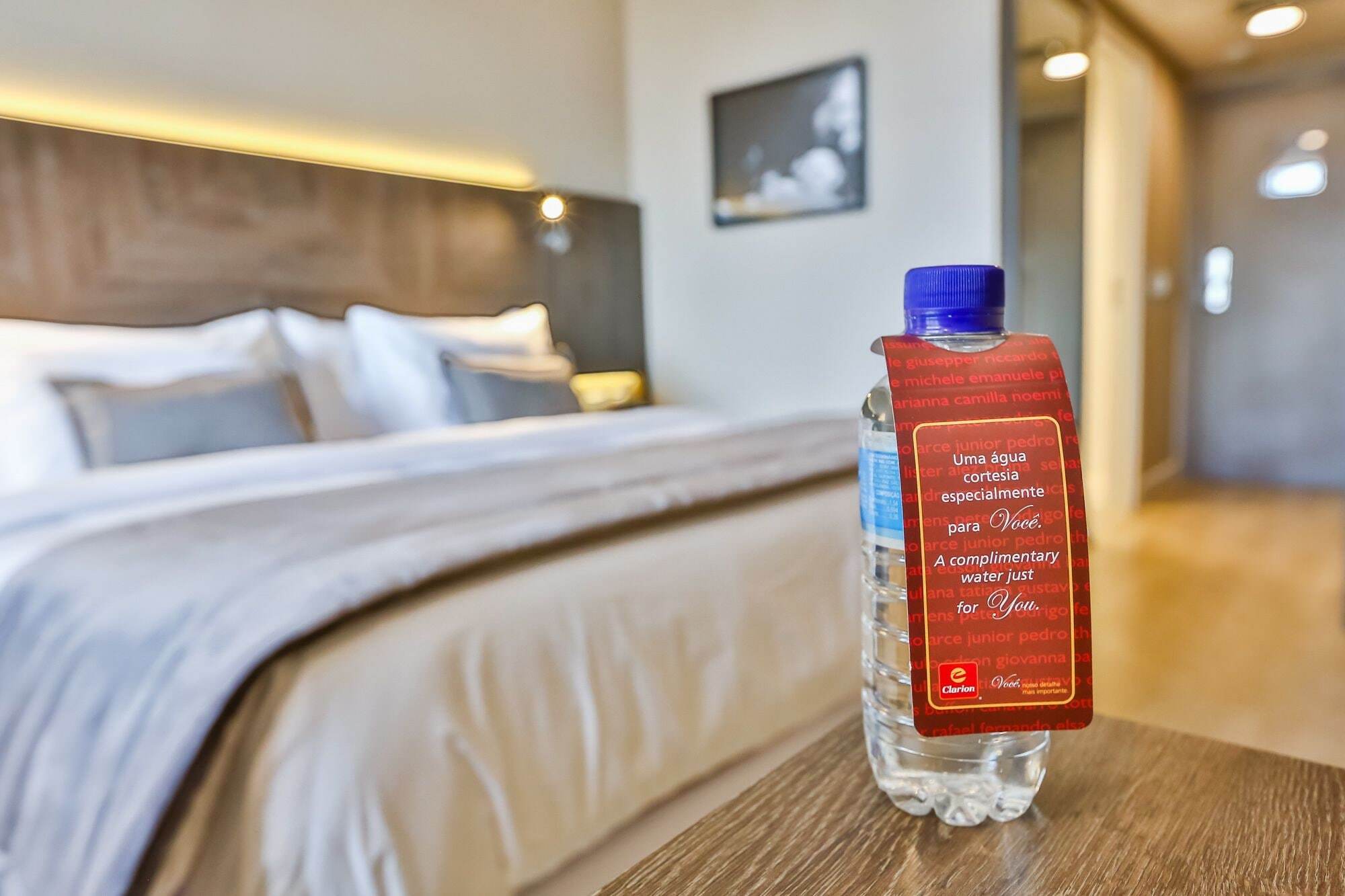 Transamerica Collection Goiania Ngoại thất bức ảnh A bottle of water in a hotel room